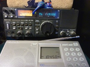 Radio：BCLに使用した通信型受信機と最近のポータブルラジオ  (ラジオはWRFU-LPの周波数に合わせました。何も聞こえませんが) by Hirahara-san