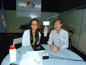 Hirahara-san@Argentine, アルゼンチン海外放送（RAE)日本語放送の植田アナウンサーと共に。2009年11月27日