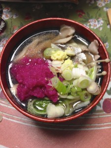 白菜とキノコとハモのお鍋に、赤い大根おろしと生姜とネギ、心身温まります＠Kyoto,Nov.29, 2015 