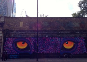 壁の「目」＠London, Sept.11, 2015